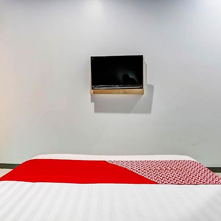 Oyo 90891 Parang Kusumo Residence Krembangan Экстерьер фото