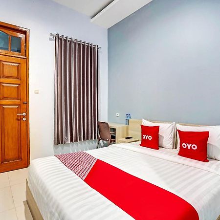 Oyo 90891 Parang Kusumo Residence Krembangan Экстерьер фото