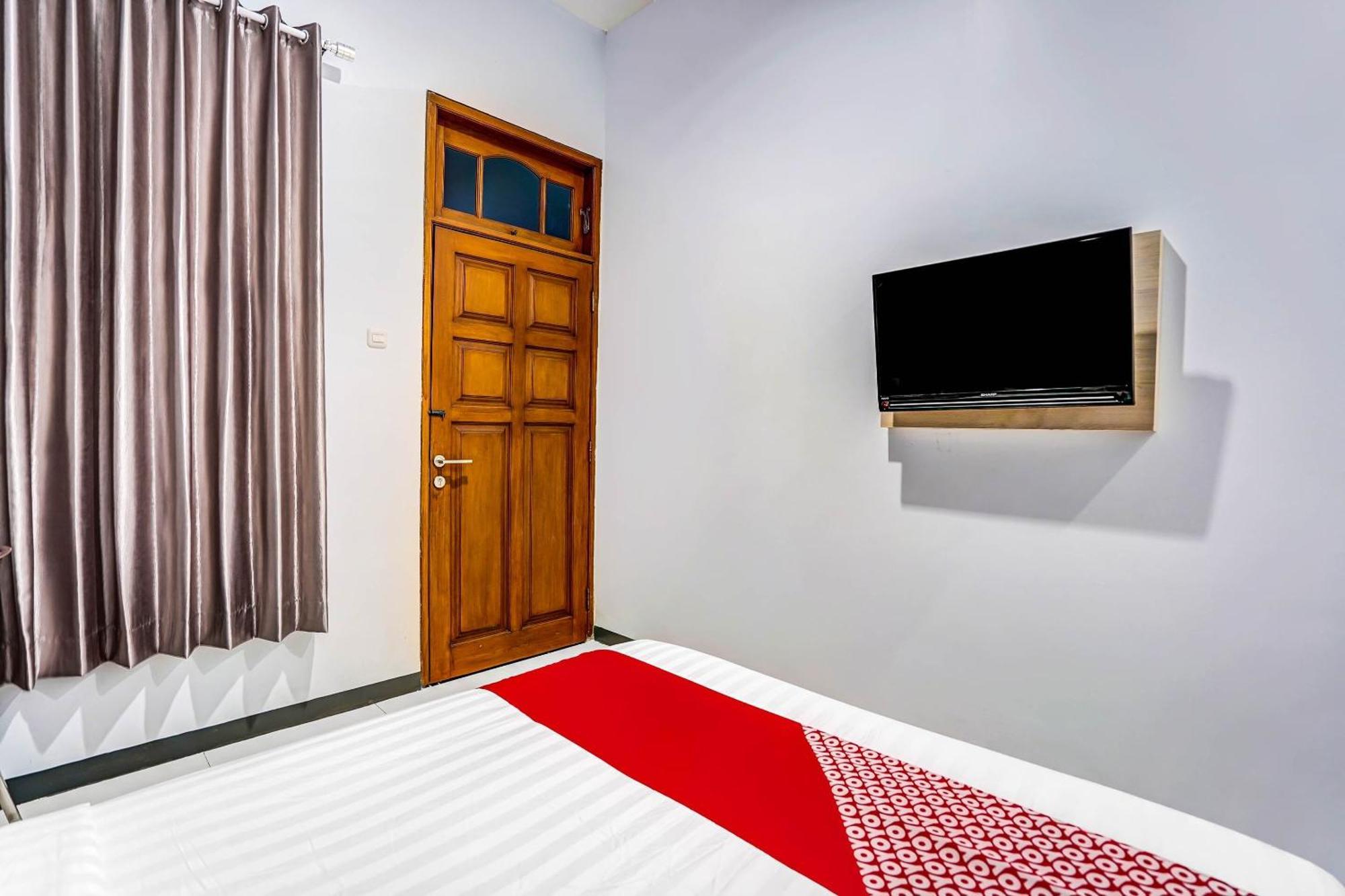 Oyo 90891 Parang Kusumo Residence Krembangan Экстерьер фото