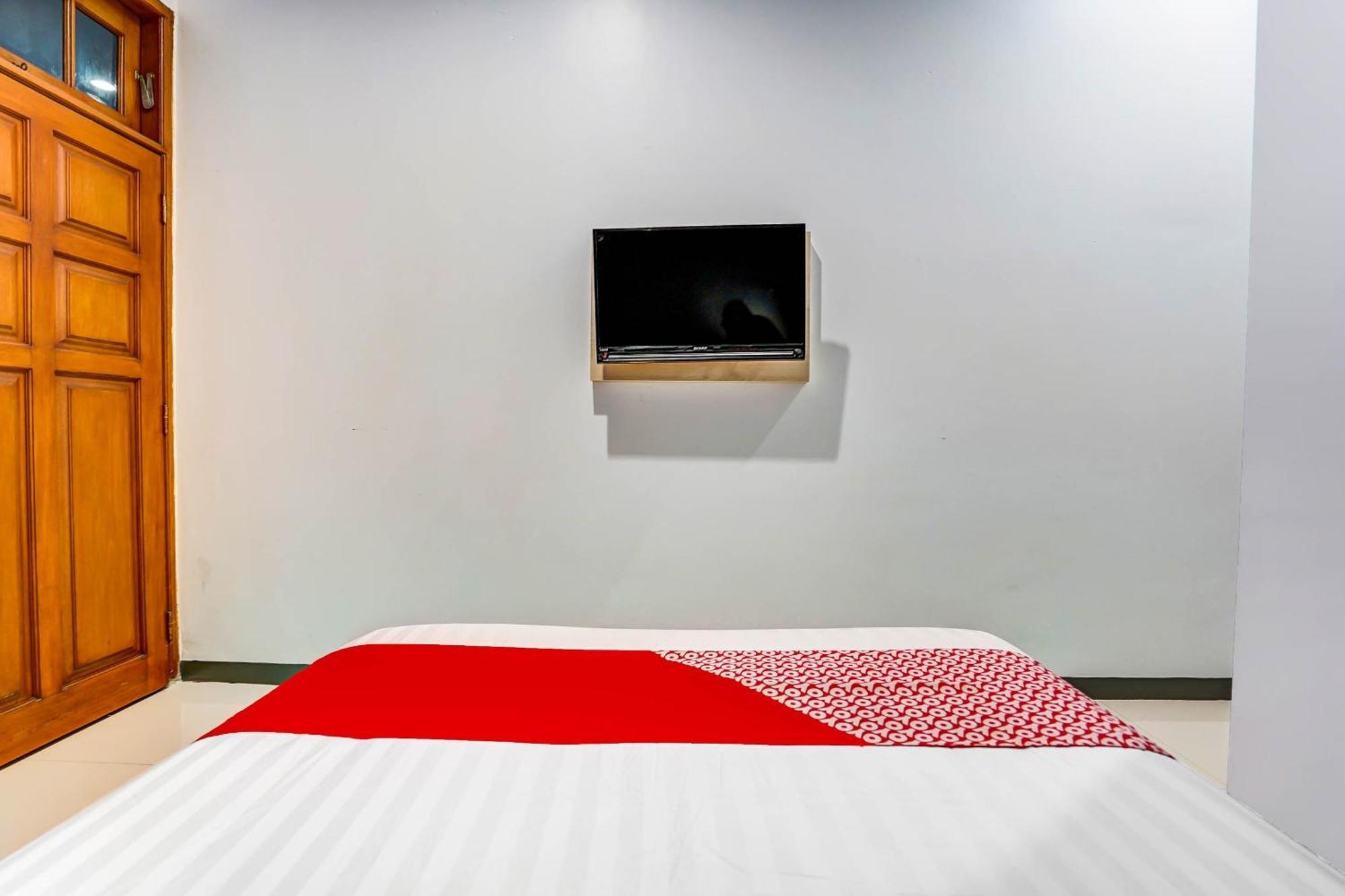 Oyo 90891 Parang Kusumo Residence Krembangan Экстерьер фото