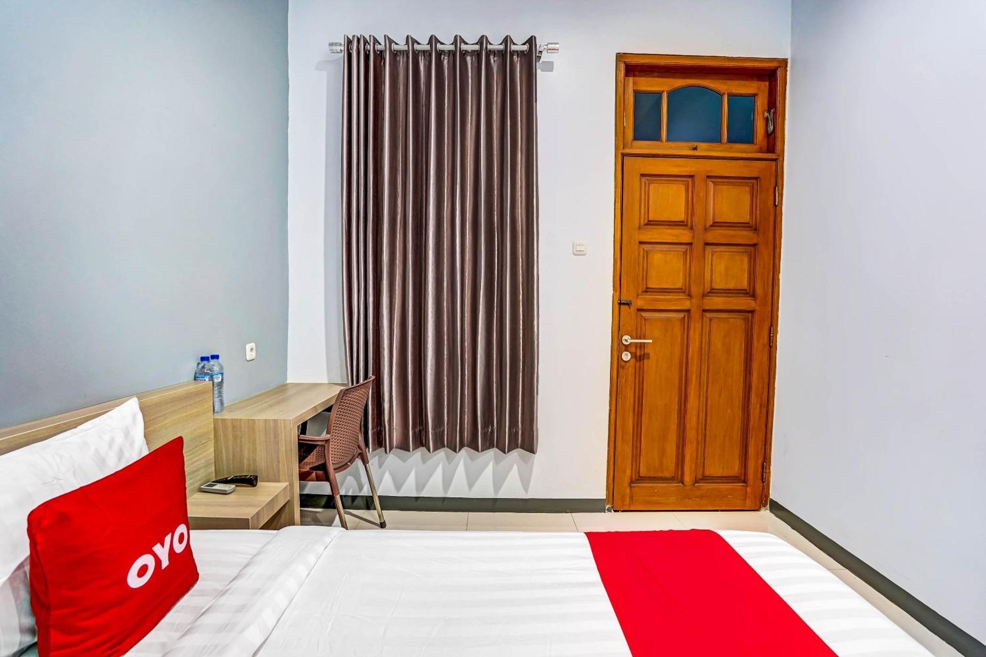 Oyo 90891 Parang Kusumo Residence Krembangan Экстерьер фото