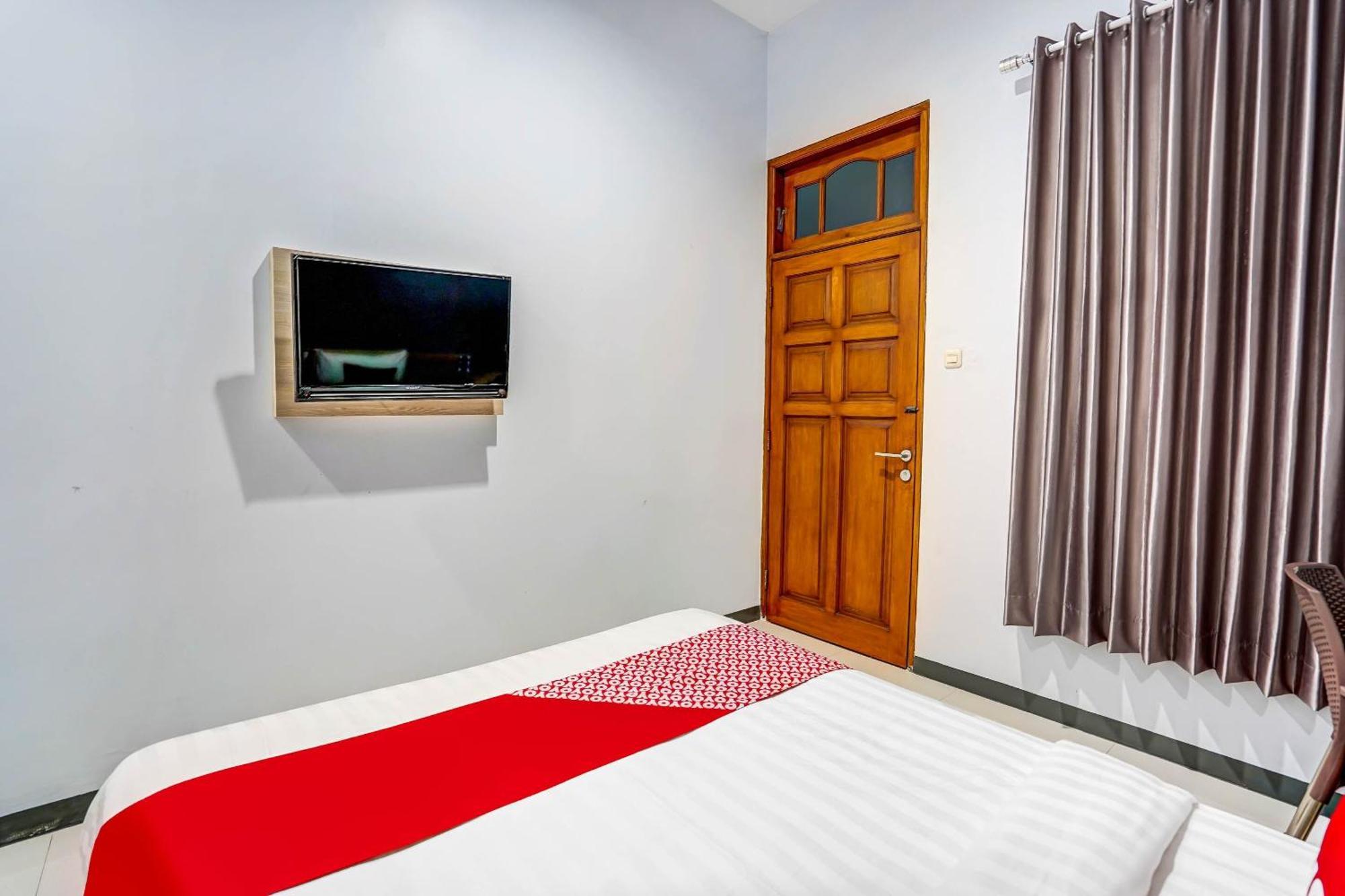 Oyo 90891 Parang Kusumo Residence Krembangan Экстерьер фото