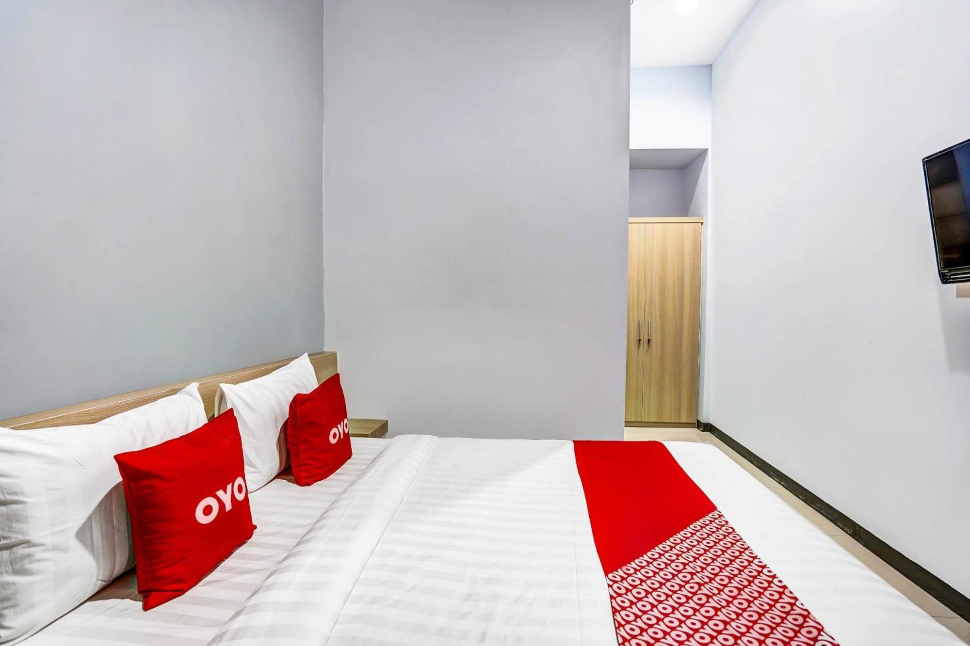 Oyo 90891 Parang Kusumo Residence Krembangan Экстерьер фото