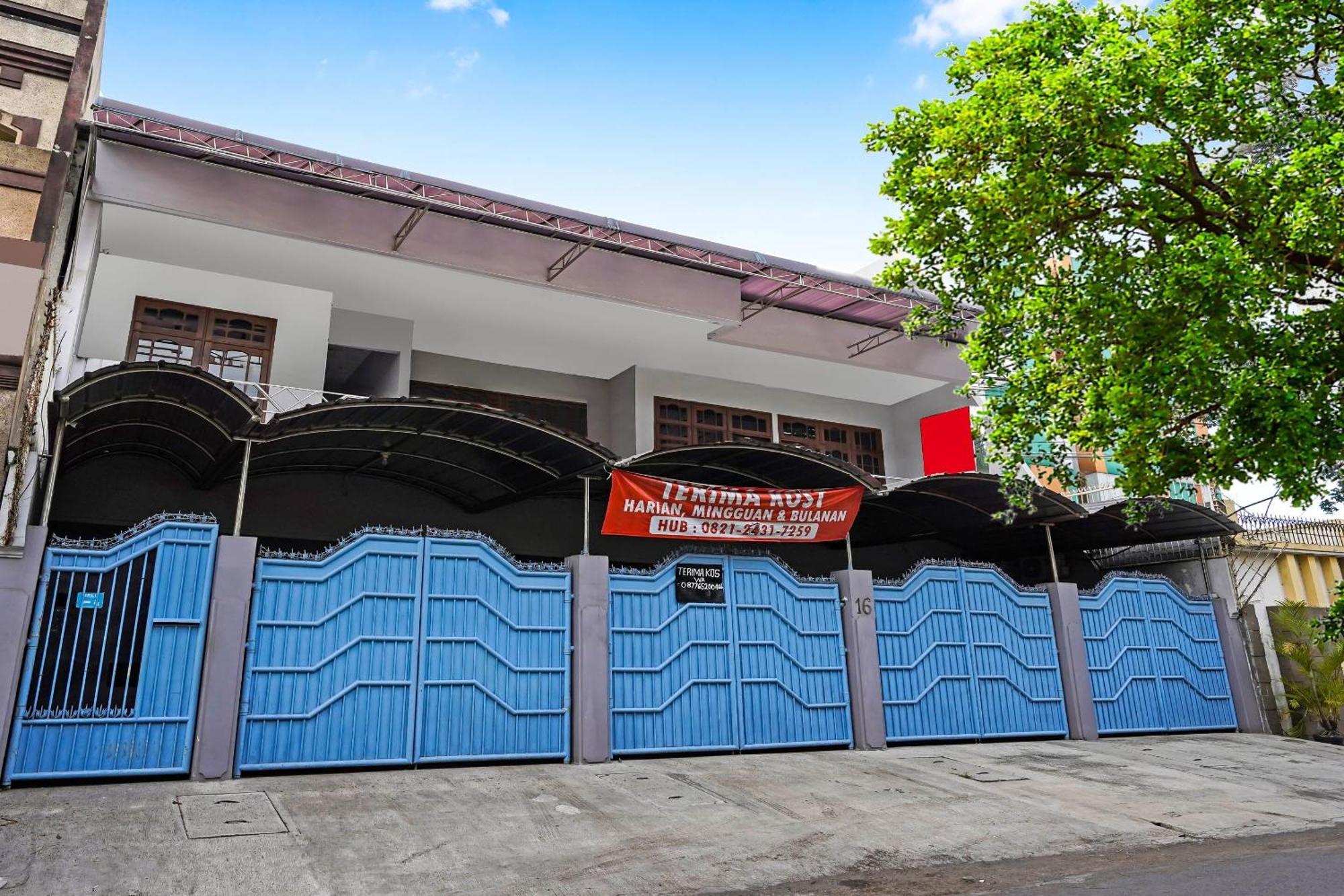 Oyo 90891 Parang Kusumo Residence Krembangan Экстерьер фото