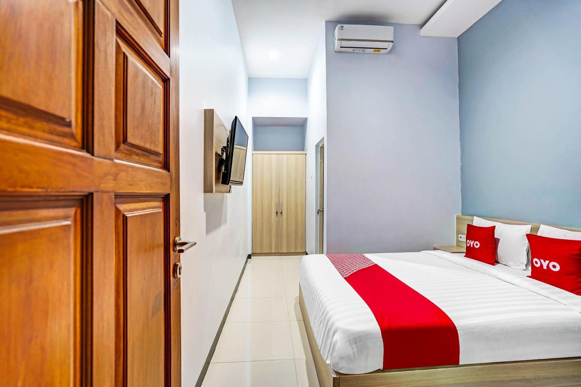 Oyo 90891 Parang Kusumo Residence Krembangan Экстерьер фото